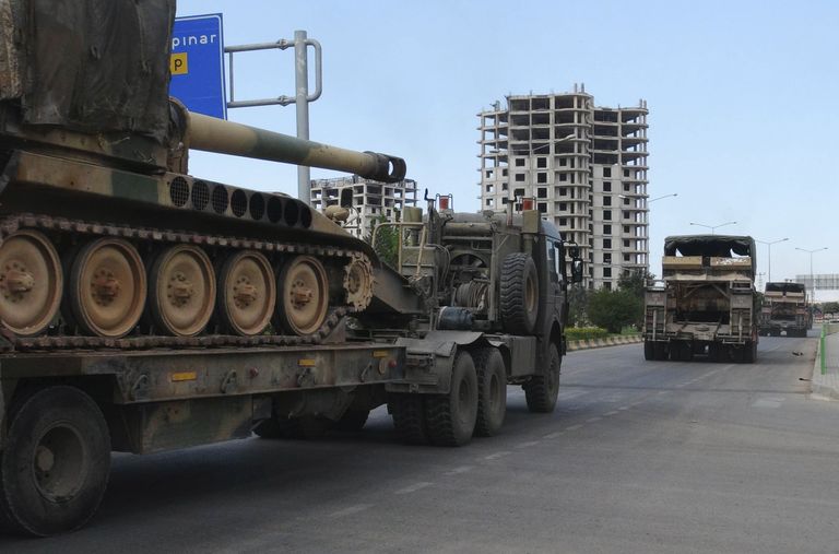 Турецкая военная техника в городе Килис недалеко от границы с Сирией 