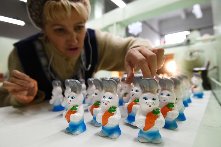 Раскрашивание игрушек из ПВХ-пластизоля на фабрике Бирюсинка в Красноярске Раскрашивание игрушек из ПВХ-пластизоля на фабрике Бирюсинка в Красноярске