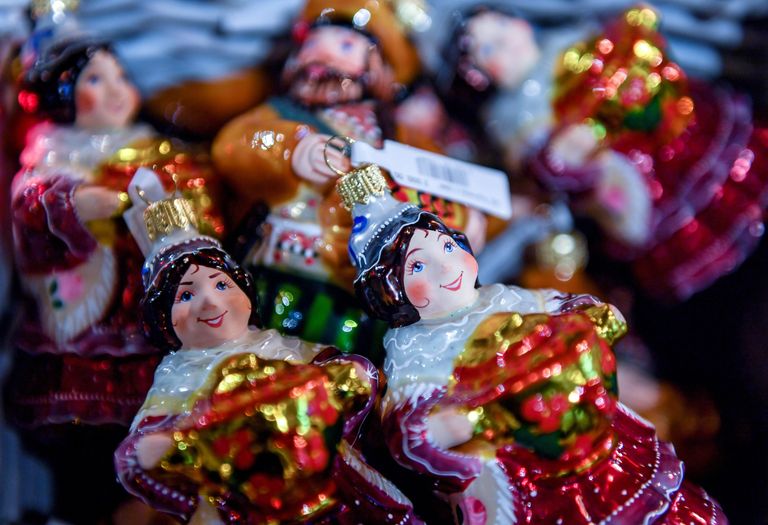 Елочные игрушки в торговом центре ГУМ в Москве Елочные игрушки в торговом центре ГУМ в Москве