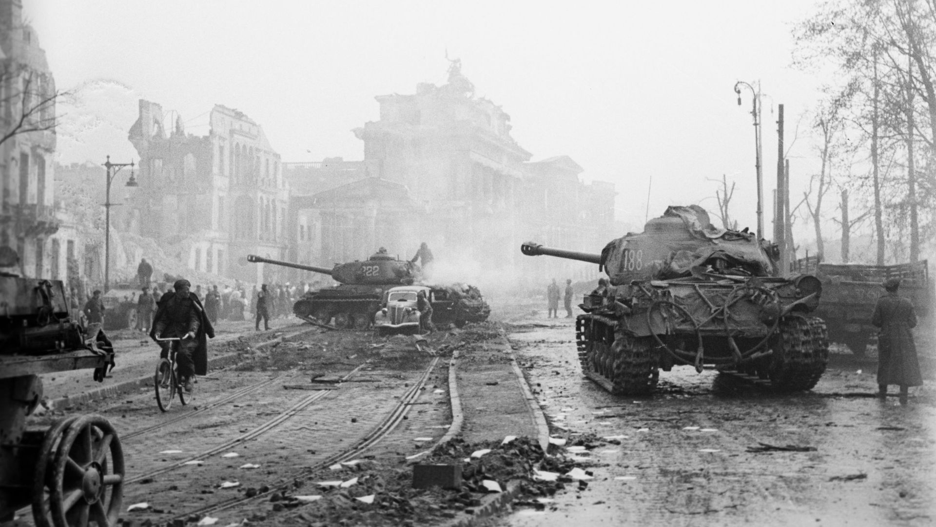 Последние бои за Берлин возле Рейхстага. Май 1945 года Последние бои за Берлин возле Рейхстага. Май 1945 года - РИА Новости, 1920, 08.05.2023