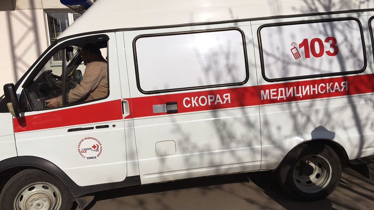 Машина скорой медицинской помощи в Томске Машина скорой медицинской помощи в Томске - РИА Новости, 1920, 19.01.2022