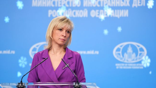 Мария Захарова во время брифинга в Москве