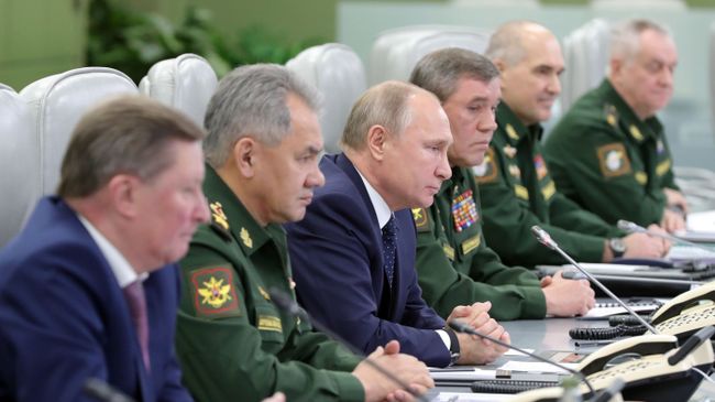 Президент РФ Владимир Путин в Национальном центре управления обороной РФ Президент РФ Владимир Путин в Национальном центре управления обороной РФ