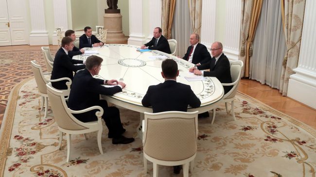 Президент РФ Владимир Путин во время встречи с избранными главами ряда субъектов РФ Президент РФ Владимир Путин во время встречи с избранными главами ряда субъектов РФ
