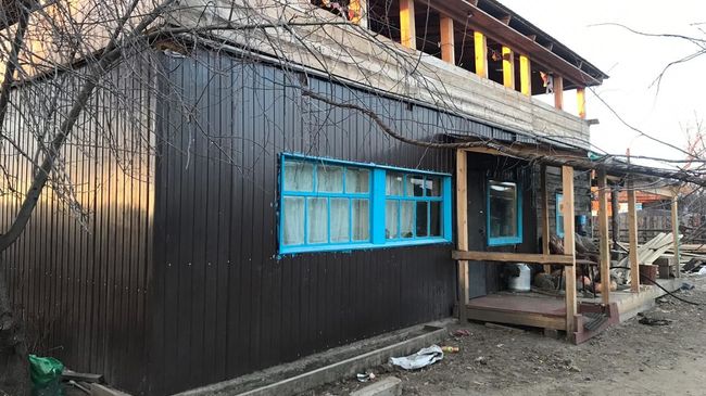 Дом в селе Черемхово Улетовского района, где были обнаружены тела женщины и двух малолетних детей с признаками насильственной смерти Дом в селе Черемхово Улетовского района, где были обнаружены тела женщины и двух малолетних детей с признаками насильственной смерти