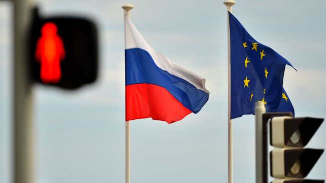 Флаги России и ЕС