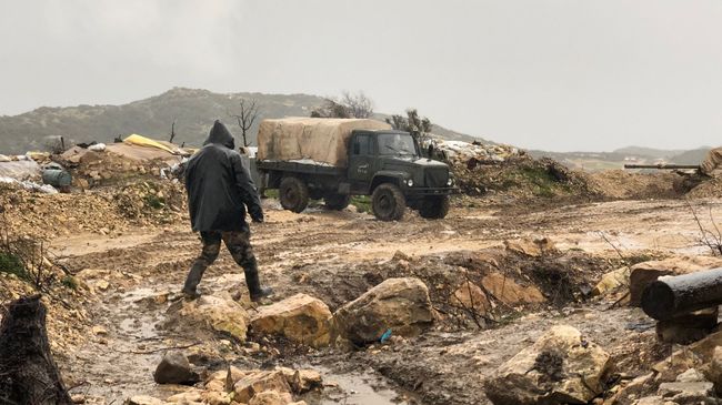 На передовой позиции армии САР в горной Латакии, на границе провинции Идлиб На передовой позиции армии САР в горной Латакии, на границе провинции Идлиб