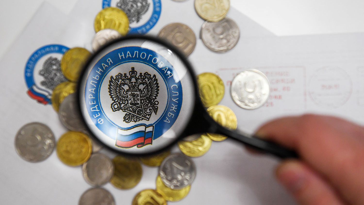 Монеты России и конверты с логотипом ФНС РФ Монеты России и конверты с логотипом ФНС РФ - РИА Новости, 1920, 08.01.2021