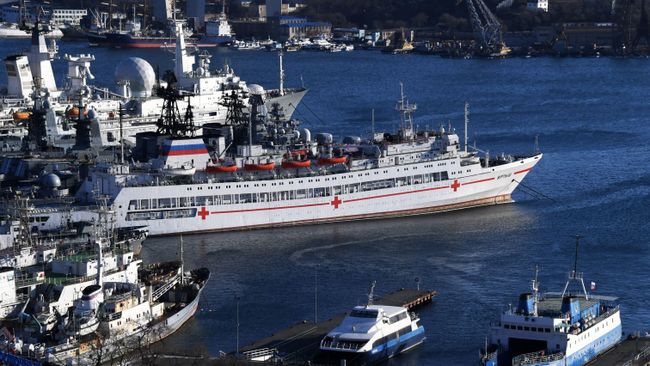 Госпитальное судно Тихоокеанского флота Иртыш по Владивостоке Госпитальное судно Тихоокеанского флота Иртыш по Владивостоке