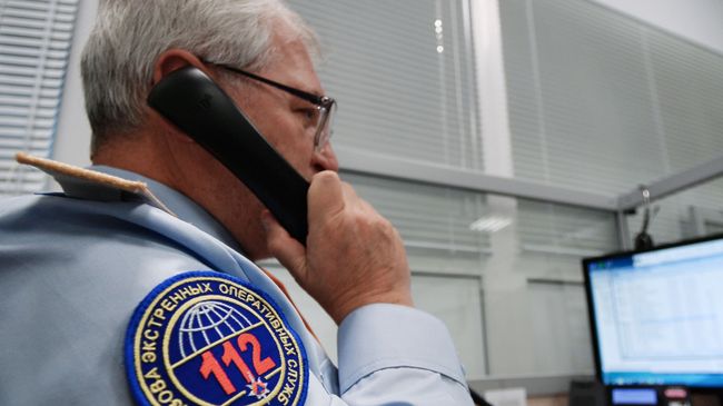 Сотрудник на рабочем месте Центр вызова экстренных оперативных служб по единому номеру 112 Сотрудник на рабочем месте Центр вызова экстренных оперативных служб по единому номеру 112