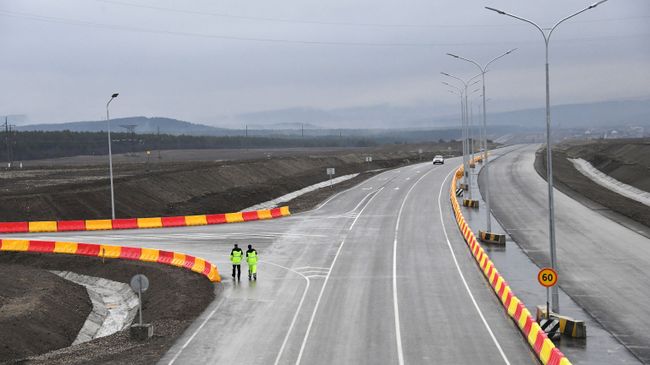 Во время открытия движения транспорта по двум полосам в рамках запуска первого этапа трассы Таврида на 190-километровом участке от Керчи до Симферополя Во время открытия движения транспорта по двум полосам в рамках запуска первого этапа трассы Таврида на 190-километровом участке от Керчи до Симферополя