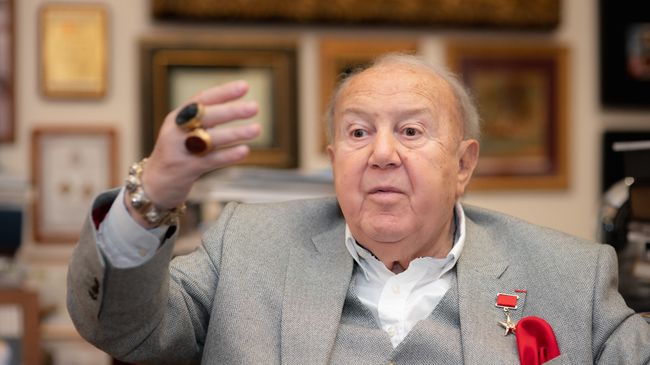 Президент Российской академии художеств Зураб Церетели Президент Российской академии художеств Зураб Церетели
