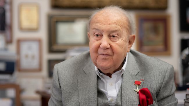 Президент Российской академии художеств Зураб Церетели Президент Российской академии художеств Зураб Церетели