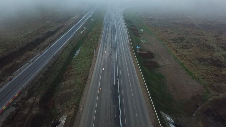 Автодвижение на втором участке трассы Таврида. Кадры из Крыма Автодвижение на втором участке трассы Таврида. Кадры из Крыма