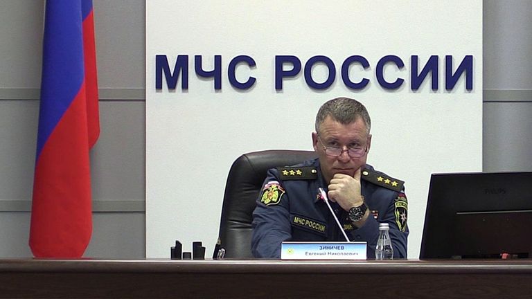 Министр МЧС Евгений Зиничев провел селекторное совещание из-за обрушения подъезда в жилом доме в Магнитогорске. 31 декабря 2018 Министр МЧС Евгений Зиничев провел селекторное совещание из-за обрушения подъезда в жилом доме в Магнитогорске. 31 декабря 2018
