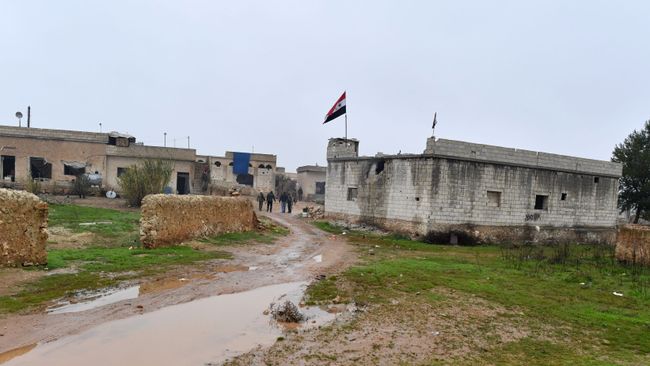 Позиции сирийской армии на западе района Манбидж провинции Алеппо в Сирии Позиции сирийской армии на западе района Манбидж провинции Алеппо в Сирии