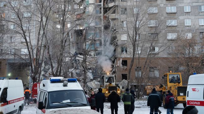 На месте обрушения одного из подъездов жилого дома в Магнитогорске. 31 декабря 2018 На месте обрушения одного из подъездов жилого дома в Магнитогорске. 31 декабря 2018