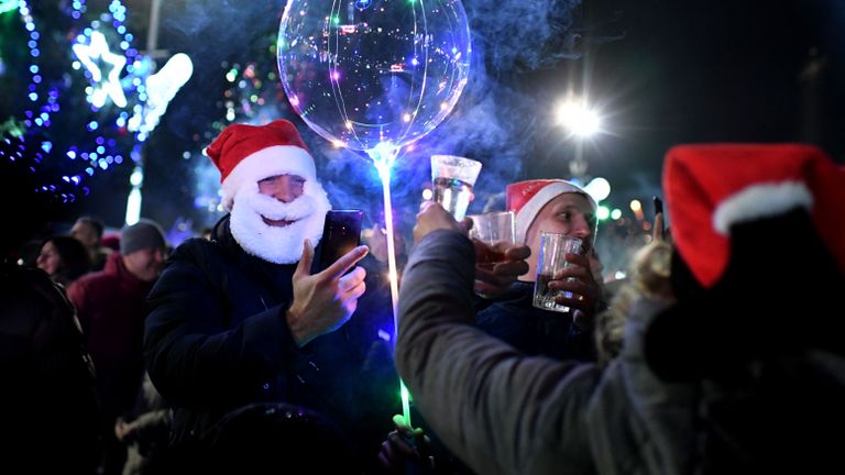 Люди во время празднования Нового года - 2019 в Ялте Люди во время празднования Нового года - 2019 в Ялте