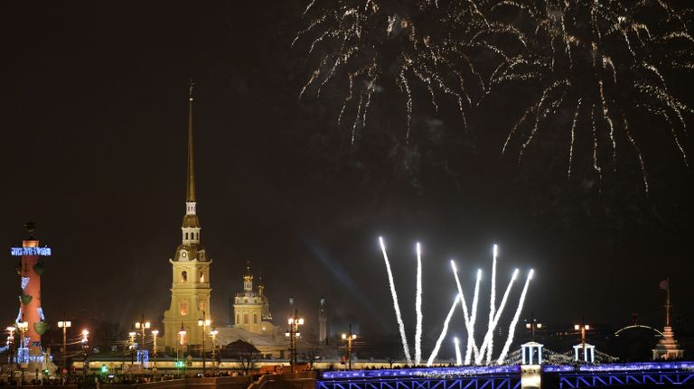 Фейерверк во время празднования Нового года - 2019 в Санкт-Петербурге Фейерверк во время празднования Нового года - 2019 в Санкт-Петербурге