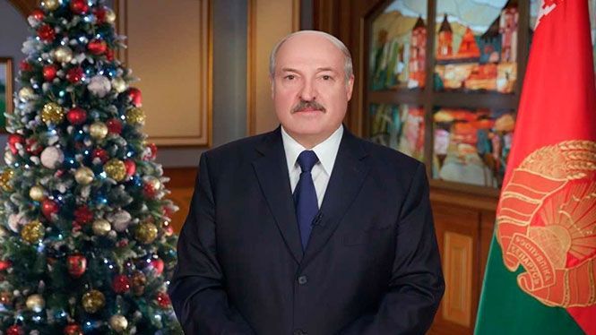 Новогоднее обращение президента Беларуси Александра Лукашенко Новогоднее обращение президента Беларуси Александра Лукашенко - РИА Новости, 1920, 31.12.2020