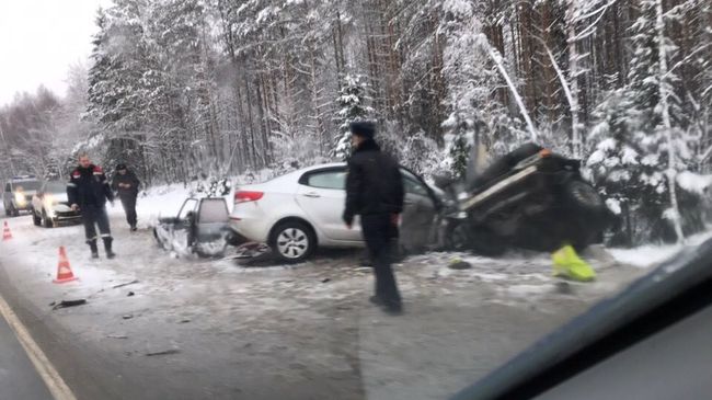 На месте ДТП в Лодейнопольском районе Ленинградской области. 2 января 2019
