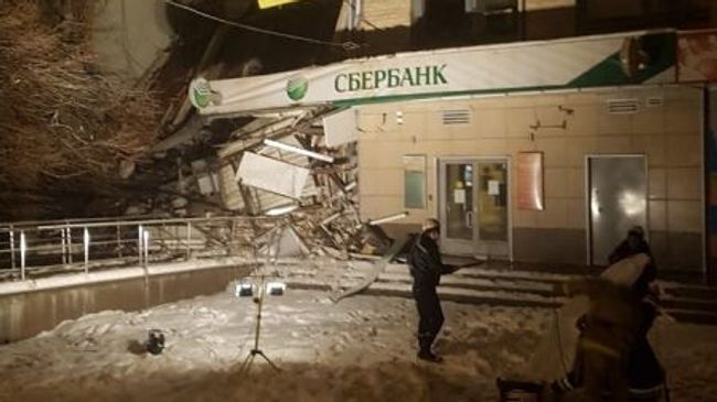 Обрушение стены четырехэтажного офисного здания в Новочеркасске. 3 января 2019 Обрушение стены четырехэтажного офисного здания в Новочеркасске. 3 января 2019