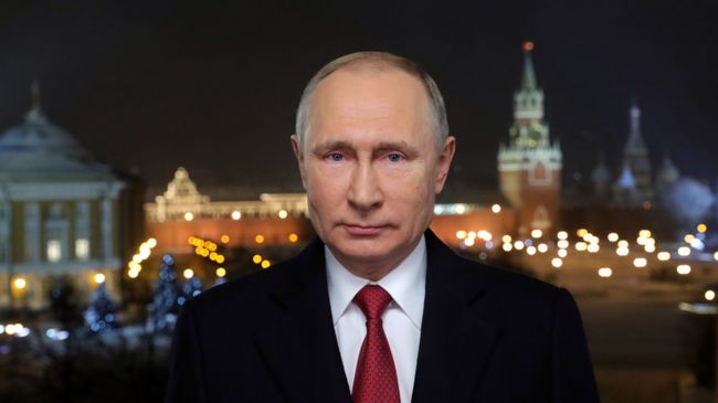 Президент России Владимир Путин во время новогоднего обращения к россиянам Президент России Владимир Путин во время новогоднего обращения к россиянам