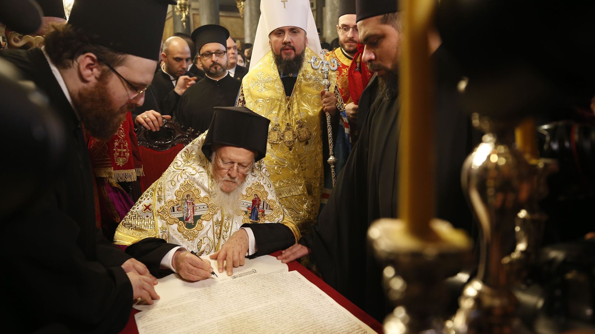 Вселенский Патриарх Варфоломей во время церемонии подписания томоса о независимости Украинской православной церкви в Георгиевском соборе Вселенского патриархата в Стамбуле, Турция. 5 января 2019 Вселенский Патриарх Варфоломей во время церемонии подписания томоса о независимости Украинской православной церкви в Георгиевском соборе Вселенского патриархата в Стамбуле, Турция. 5 января 2019 - РИА Новости, 1920, 21.10.2021