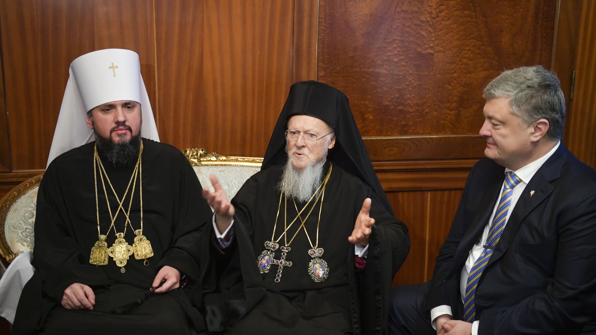 Президент Украины Петр Порошенко, Митрополит Епифаний и Вселенский Патриарх Варфоломей перед церемонией подписания томоса в Стамбуле, Турция. 5 января 2019 - РИА Новости, 1920, 01.11.2021