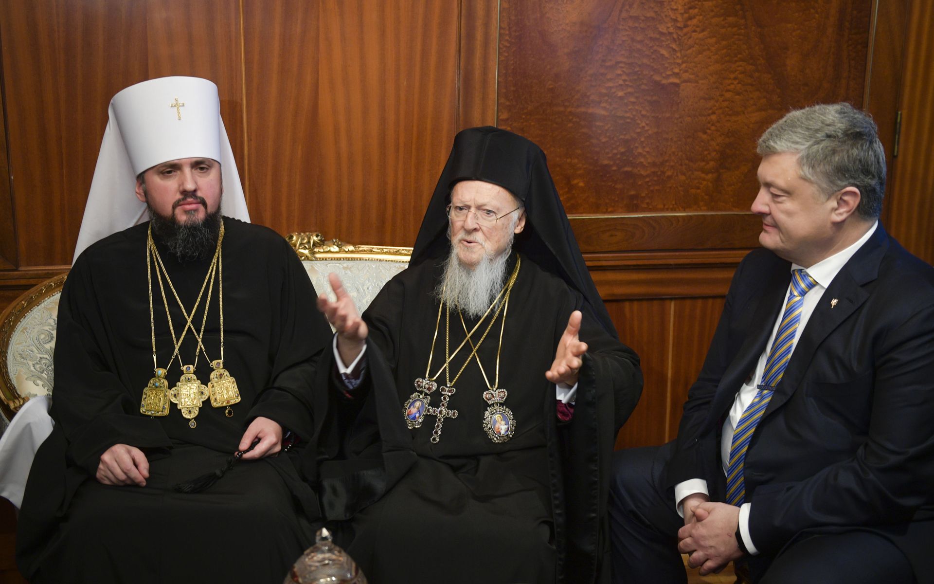 Президент Украины Петр Порошенко, Митрополит Епифаний и Вселенский Патриарх Варфоломей перед церемонией подписания томоса в Стамбуле, Турция. 5 января 2019 - РИА Новости, 1920, 25.11.2020