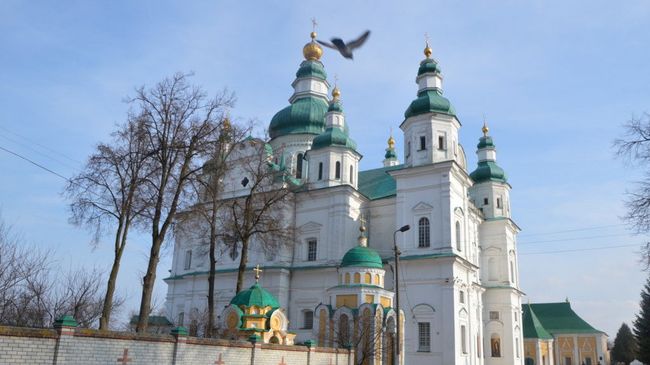 Свято-Троицкий кафедральный собор в Чернигове Свято-Троицкий кафедральный собор в Чернигове
