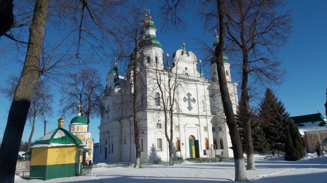 Свято-Троицкий кафедральный собор в Чернигове Свято-Троицкий кафедральный собор в Чернигове