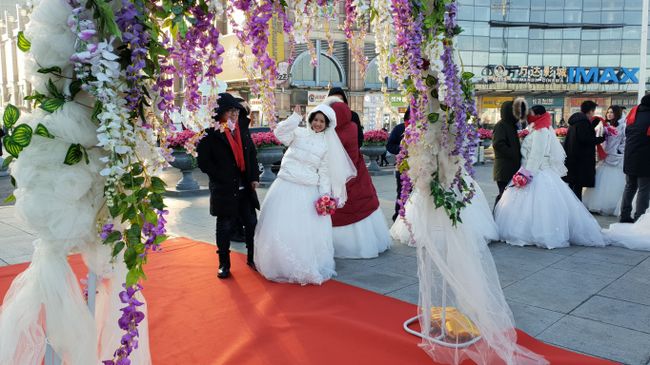 Групповая свадебная церемония в Харбине, Китай. 6 января 2019 Групповая свадебная церемония в Харбине, Китай. 6 января 2019