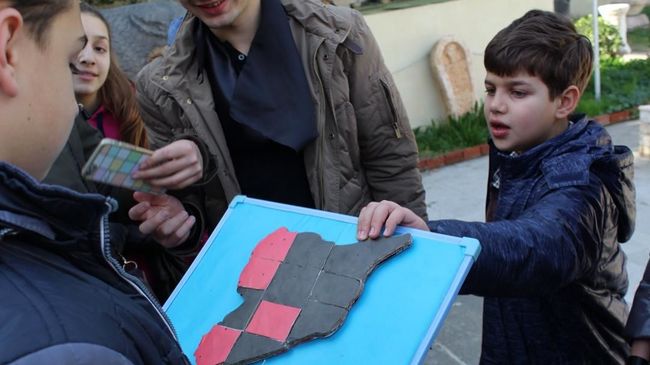 Дети из русскоговорящей диаспоры в Сирии во время первого исторически-позновательного квеста в национальном музее Дамаска. 7 января 2019 Дети из русскоговорящей диаспоры в Сирии во время первого исторически-позновательного квеста в национальном музее Дамаска. 7 января 2019