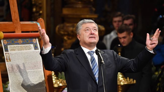 Президент Украины Петр Порошенко выступат перед томосом