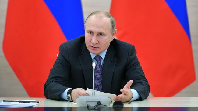 Президент РФ Владимир Путин проводит совещание по вопросу создания  культурно-образовательных и музейных комплексов во Владивостоке, Калининграде, Кемерове и Севастополе. 8 января 2019