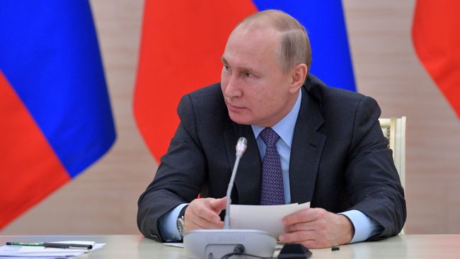 Президент РФ Владимир Путин проводит совещание по вопросу создания  культурно-образовательных и музейных комплексов во Владивостоке, Калининграде, Кемерове и Севастополе. 8 января 2019