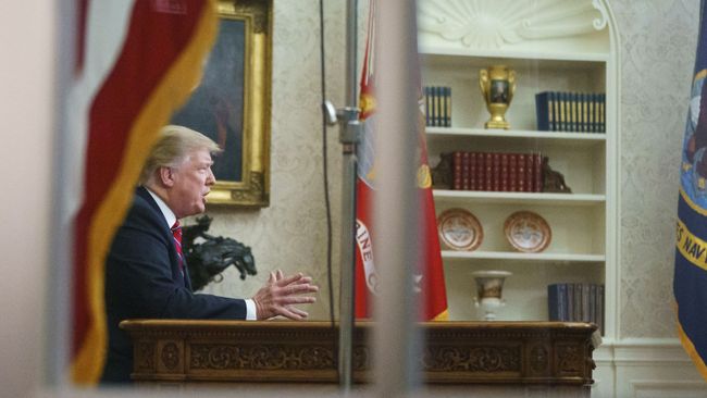 Президент США Дональд Трамп выступил со специальным телеобращением к американцам, посвященном шатдауну Президент США Дональд Трамп выступил со специальным телеобращением к американцам, посвященном шатдауну