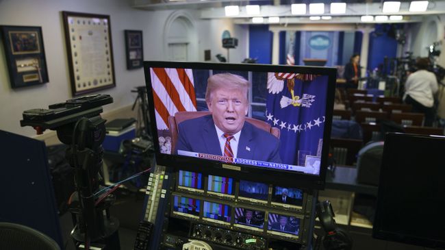 Президент США Дональд Трамп выступил со специальным телеобращением к американцам, посвященном шатдауну Президент США Дональд Трамп выступил со специальным телеобращением к американцам, посвященном шатдауну
