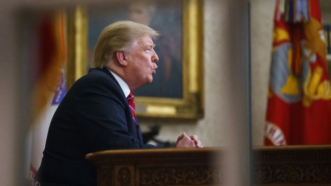 Президент США Дональд Трамп выступил со специальным телеобращением к американцам, посвященном шатдауну Президент США Дональд Трамп выступил со специальным телеобращением к американцам, посвященном шатдауну