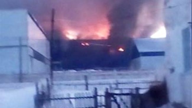 Пожар в цеху горячего цинкования ООО Оренбургский Завод Промышленного Цинкования в селе Покровка Оренбургской области Пожар в цеху горячего цинкования ООО Оренбургский Завод Промышленного Цинкования в селе Покровка Оренбургской области