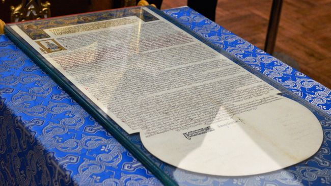 Документ содержащий решение Священного Синода Вселенского патриархата о предоставлении автокефалии Украинской православной церкви. Документ содержащий решение Священного Синода Вселенского патриархата о предоставлении автокефалии Украинской православной церкви.