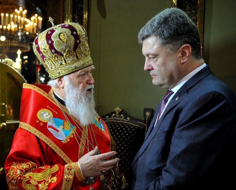 Президент Украины Петр Порошенко присвоил Патриарху Киевскому Филарету (Михаилу Денисенко) звание Герой Украины