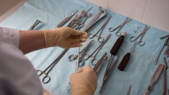 Инструменты в операционной Инструменты в операционной