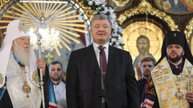 Патриарх Филарет, президент Украины Петр Порошенко и митрополит Епифаний в Свято-Покровском кафедральном соборе Ровно Патриарх Филарет, президент Украины Петр Порошенко и митрополит Епифаний в Свято-Покровском кафедральном соборе Ровно