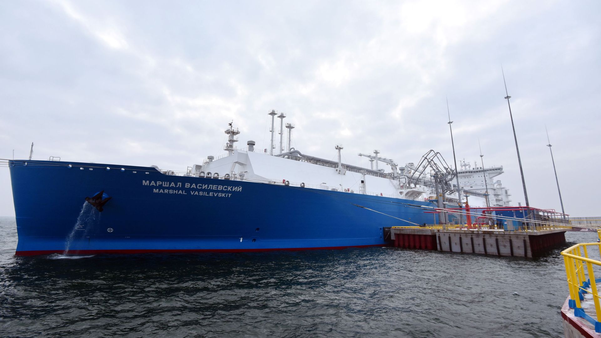 Плавучая регазификационная установка Маршал Василевский Плавучая регазификационная установка Маршал Василевский - РИА Новости, 1920, 30.03.2021