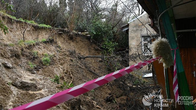 Обвал опорной стены в Ялте. 11 января 2019 Обвал опорной стены в Ялте. 11 января 2019