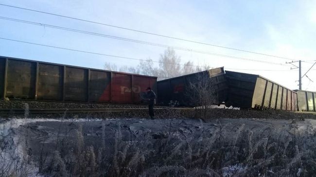 На месте схода вагонов грузового поезда под Иркутском. 12 января 2019 На месте схода вагонов грузового поезда под Иркутском. 12 января 2019