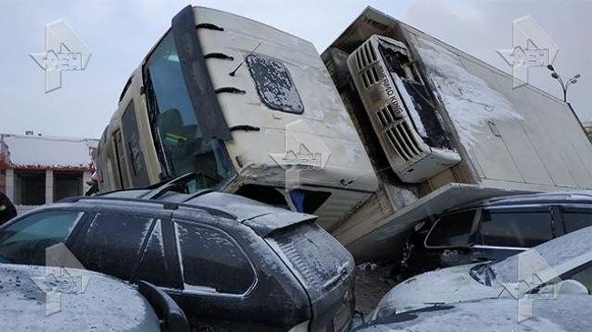 ДТП на 29-м километре МКАД с участием грузового автомобиля. 12 января 2019 ДТП на 29-м километре МКАД с участием грузового автомобиля. 12 января 2019