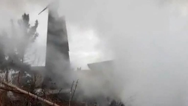Грузовой Boeing 707 потерпел крушение в Иране. Кадры с места ЧП Грузовой Boeing 707 потерпел крушение в Иране. Кадры с места ЧП